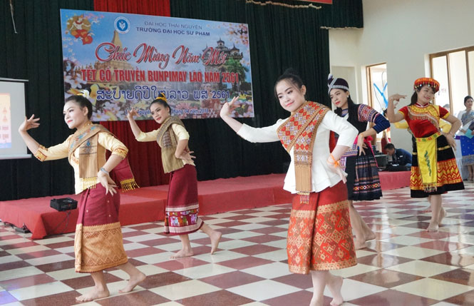 Trường Đại học Sư phạm Thái Nguyên: Tổ chức Tết Bunpymay cho lưu học sinh Lào
