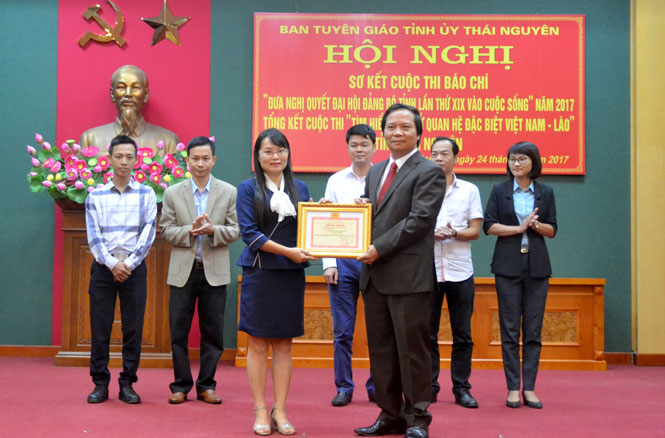 Tiếp tục tuyên truyền các nội dung nghị quyết vào cuộc sống