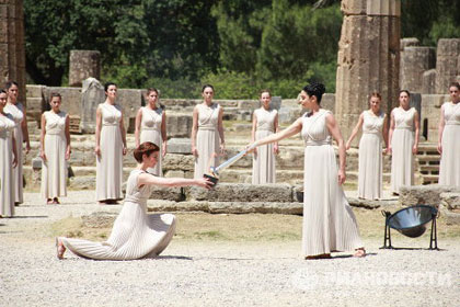 Đuốc Olympic bắt đầu hành trình tới London