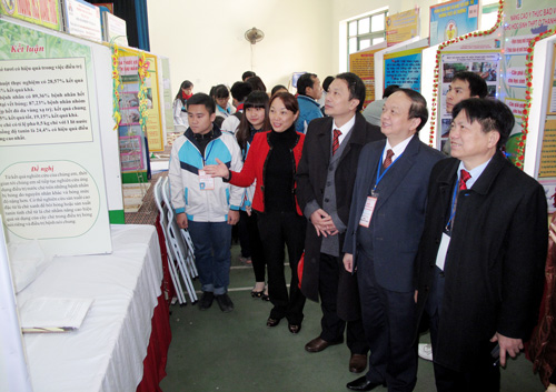 Giúp học sinh làm quen dần với công tác nghiên cứu khoa học