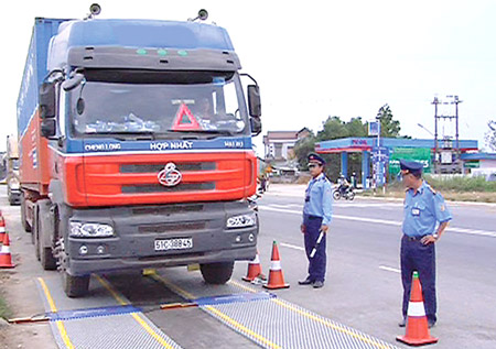 Công khai địa phương lơ là việc cân xe trên báo chí