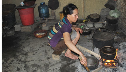 Sẻ chia khó khăn với người nghèo