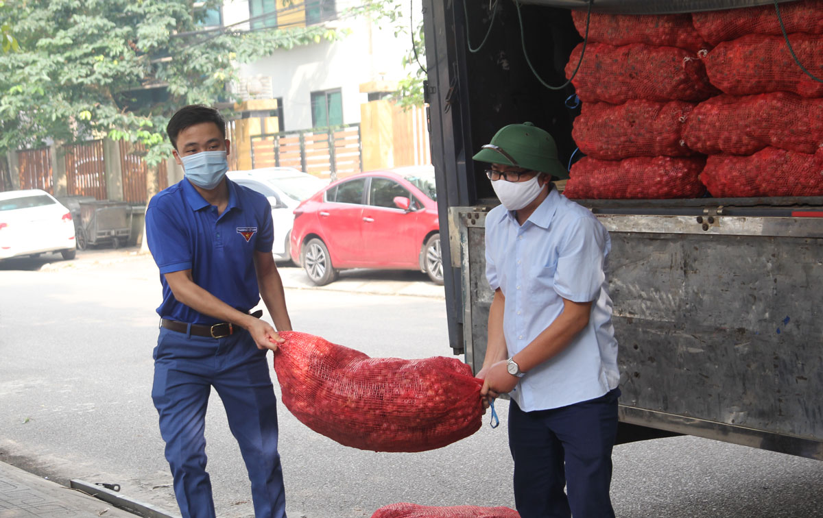 Chung tay hỗ trợ tiêu thụ nông sản