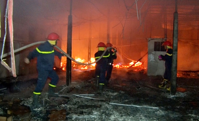 Cháy xưởng nội thất gây thiệt hại gần 2 tỷ đồng