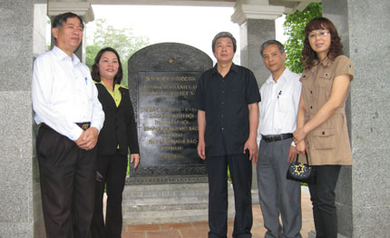 Hội Nhà báo Việt Nam hành hương về nguồn