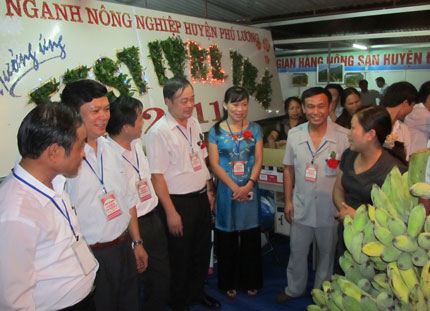 Đẩy mạnh sản xuất, phát triển kênh lưu thông hàng nông sản