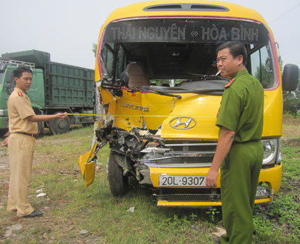 Tai nạn giao thông nghiêm trọng làm 4 người chết