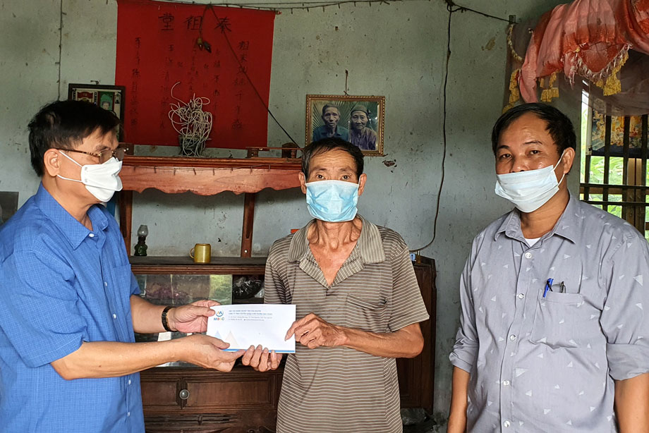 Chia sẻ với gia đình nạn nhân dịch COVID-19