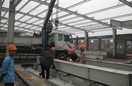 Công nghiệp địa phương nỗ lực vượt khó