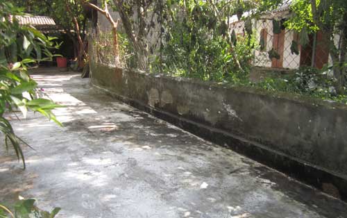 Một người đàn ông cài thuốc nổ tự sát