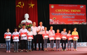 Đại Từ: Trao gần 340 suất học bổng cho học sinh nghèo vượt khó