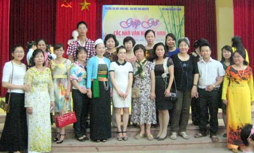 Giao lưu gặp gỡ các nhà văn nữ