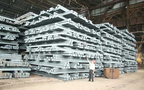 Chỉ số sản xuất công nghiệp giảm do hàng tồn kho lớn