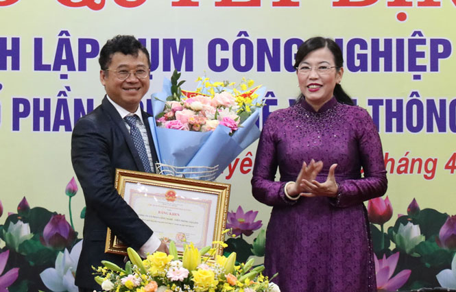 Trao Quyết định thành lập 3 cụm công nghiệp 