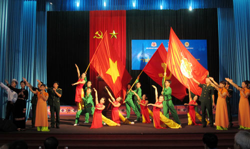 "Tiếp bước khúc quân hành"