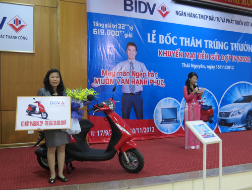 Trúng thưởng xe máy trị giá 30 triệu đồng