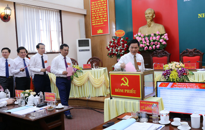 Chủ động tham mưu, giúp việc lãnh đạo UBND tỉnh