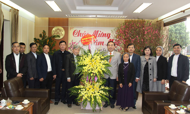 Đoàn chức sắc thăm và chúc Tết lãnh đạo và nhân dân trong tỉnh