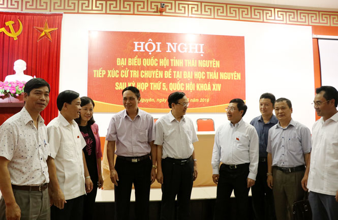 Phó Thủ tướng Phạm Bình Minh tiếp xúc cử tri Đại học Thái Nguyên