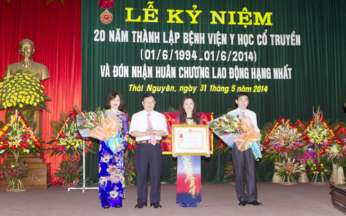 Bệnh viện Y học cổ truyền đón nhận Huân chương Lao động hạng Nhất
