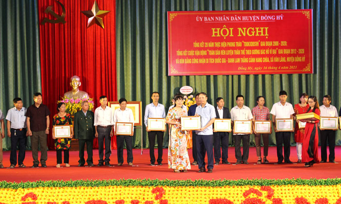 Tổng kết 20 năm thực hiện phong trào "Toàn dân đoàn kết xây dựng đời sống văn hóa"