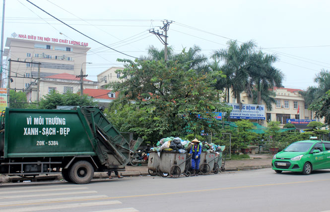 Mất mỹ quan đô thị trước cổng Bệnh viện A 