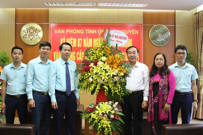 Lãnh đạo tỉnh chúc mừng Ngày truyền thống Văn phòng cấp ủy