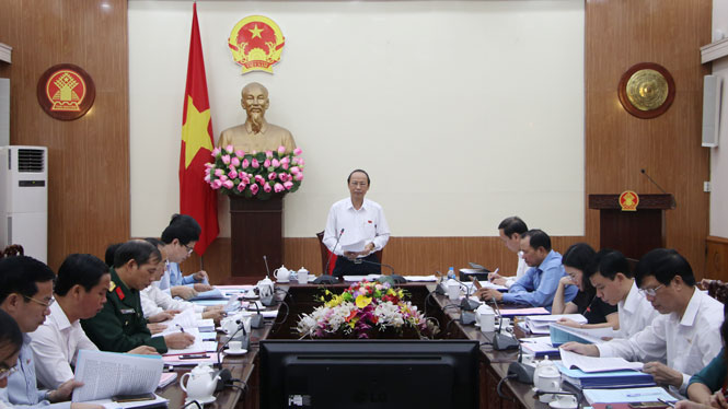 Thảo luận, cho ý kiến vào các báo cáo, tờ trình, dự thảo nghị quyết