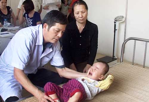 Khám sàng lọc trước phẫu thuật cho trẻ em bị khuyết tật