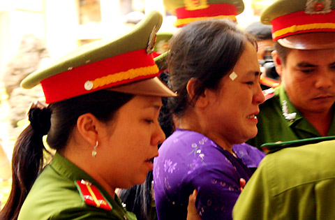 Vợ nhà báo Hoàng Hùng kháng cáo