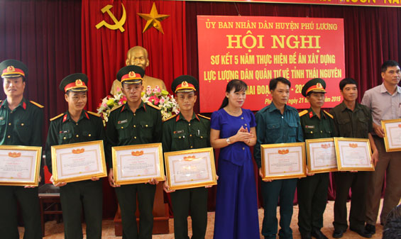 Xây dựng lực lượng dân quân tự vệ vững mạnh