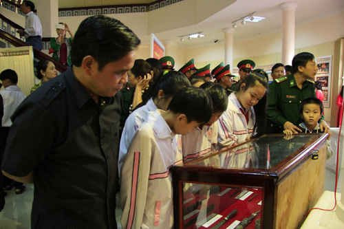 Nhiều hoạt động văn hóa chào mừng giải phóng miền Nam