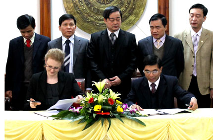 Hợp tác xây dựng dự án xử lý rác thải