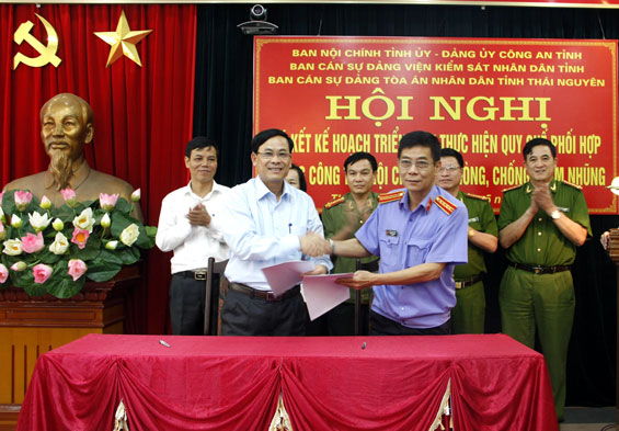 Ký kết Quy chế phối hợp thực hiện trong công tác nội chính