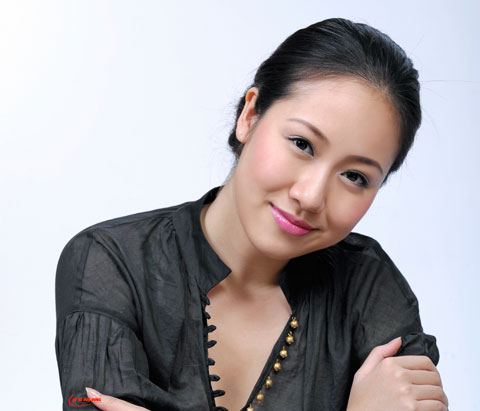 Ngô Phương Lan chờ đợi chuyển giao vương miện