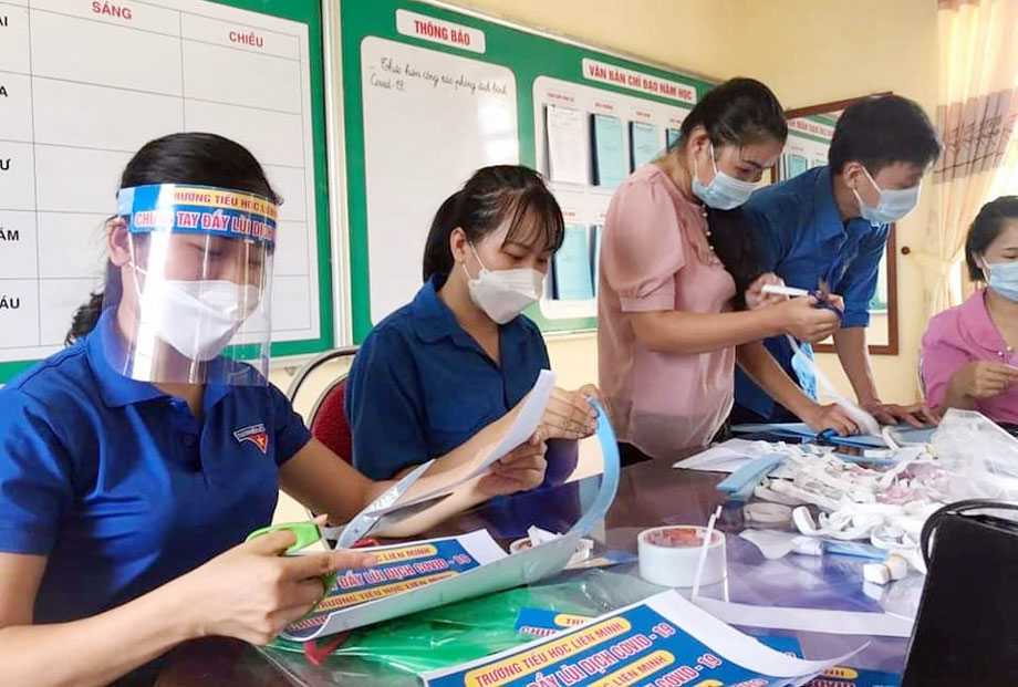 Làm trên 24 nghìn dụng cụ hỗ trợ chống dịch