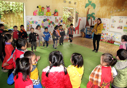 Phấn đấu đạt chuẩn phổ cập giáo dục mầm non