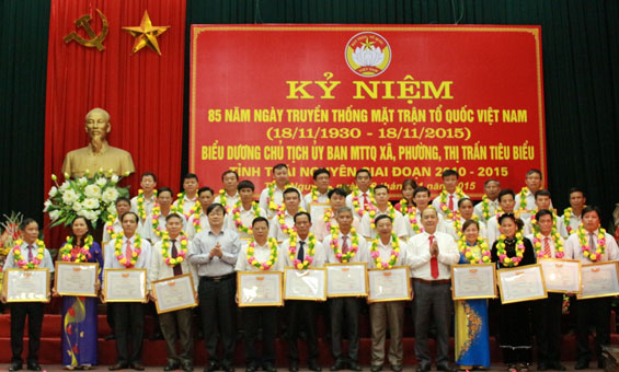 Biểu dương những tấm gương tiêu biểu trong công tác Mặt trận