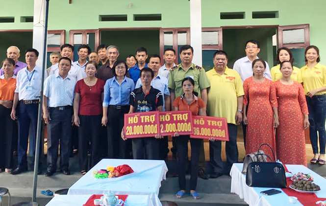 Hỗ trợ hộ nghèo xây nhà mái ấm tình thương