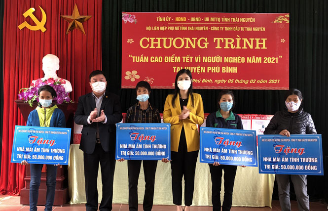 Hỗ trợ kinh phí xây 10 nhà mái ấm tình thương