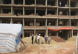 Phấn đấu đưa Cụm nhà ở sinh viên số 1 vào sử dụng đúng kế hoạch