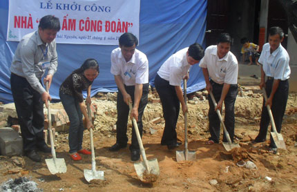 Khởi công nhà Mái ấm công đoàn