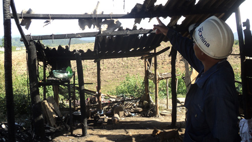 Đổ xăng đốt vợ chỉ vì… mất gà chọi