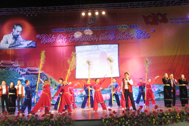 "Nhớ lời Di chúc theo chân Bác"