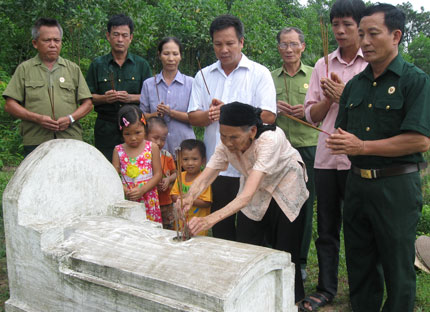 Đưa đồng đội về với đất mẹ