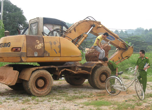 Một học sinh bị tử vong do máy xúc đâm phải