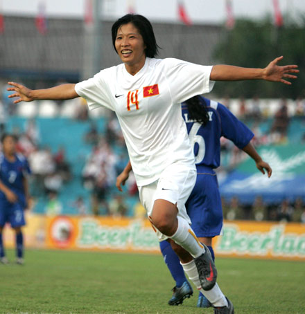 Thắng Lào 3-0, tuyển nữ Việt Nam vào chung kết