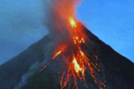 Núi lửa phun trào, 5 nhà leo núi thiệt mạng