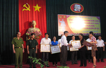 Biểu dương 11 tập thể, 25 cá nhân có thành tích trong thực hiện Cuộc vận động