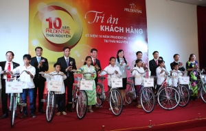 Trao xe đạp cho học sinh nghèo ở xã Tràng Xá, Võ Nhai